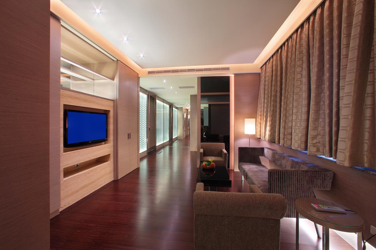 Spring Hotel Đài Trung Ngoại thất bức ảnh